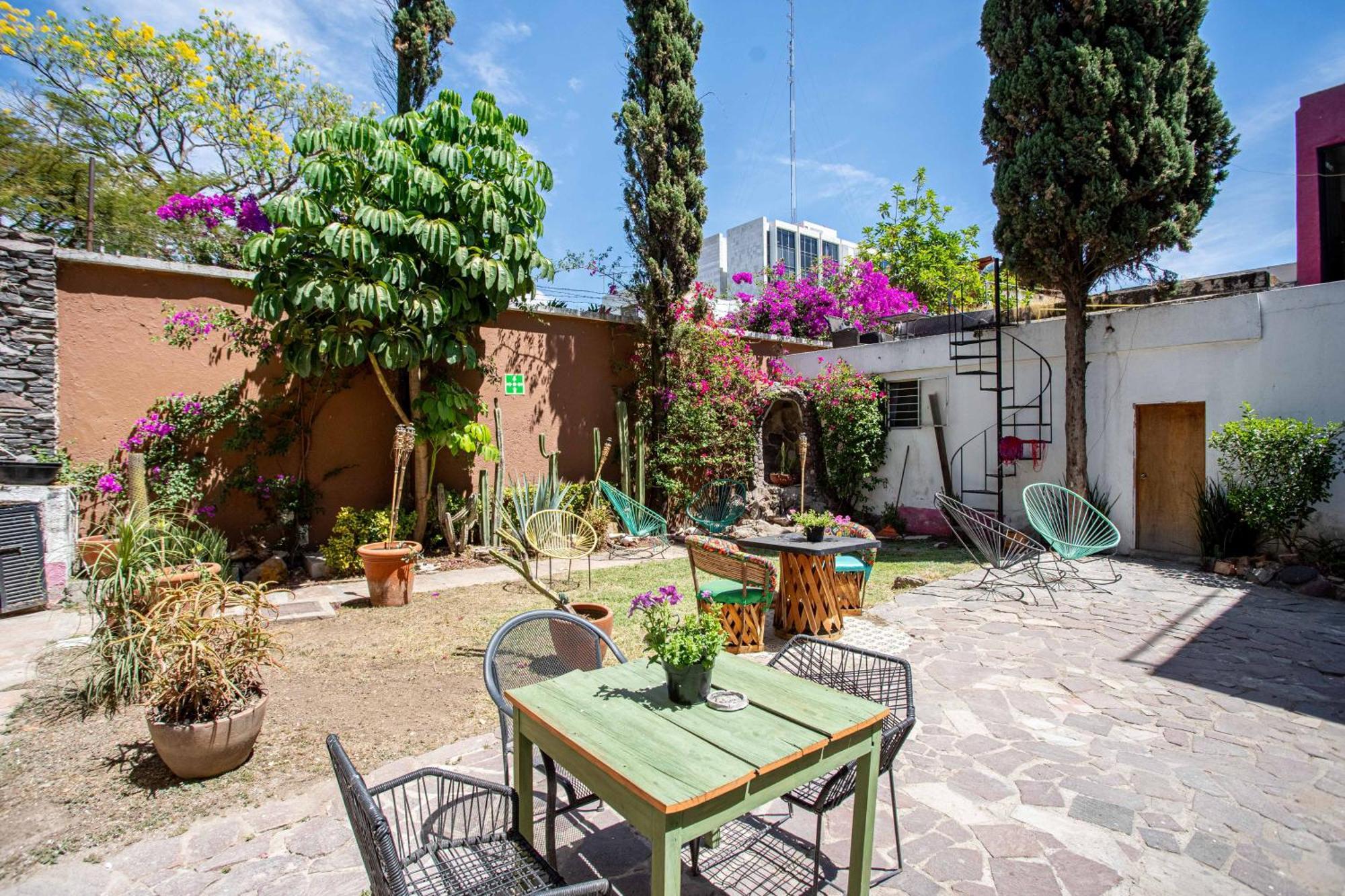 Hostal La Paz & Love Guadalajara Exterior photo